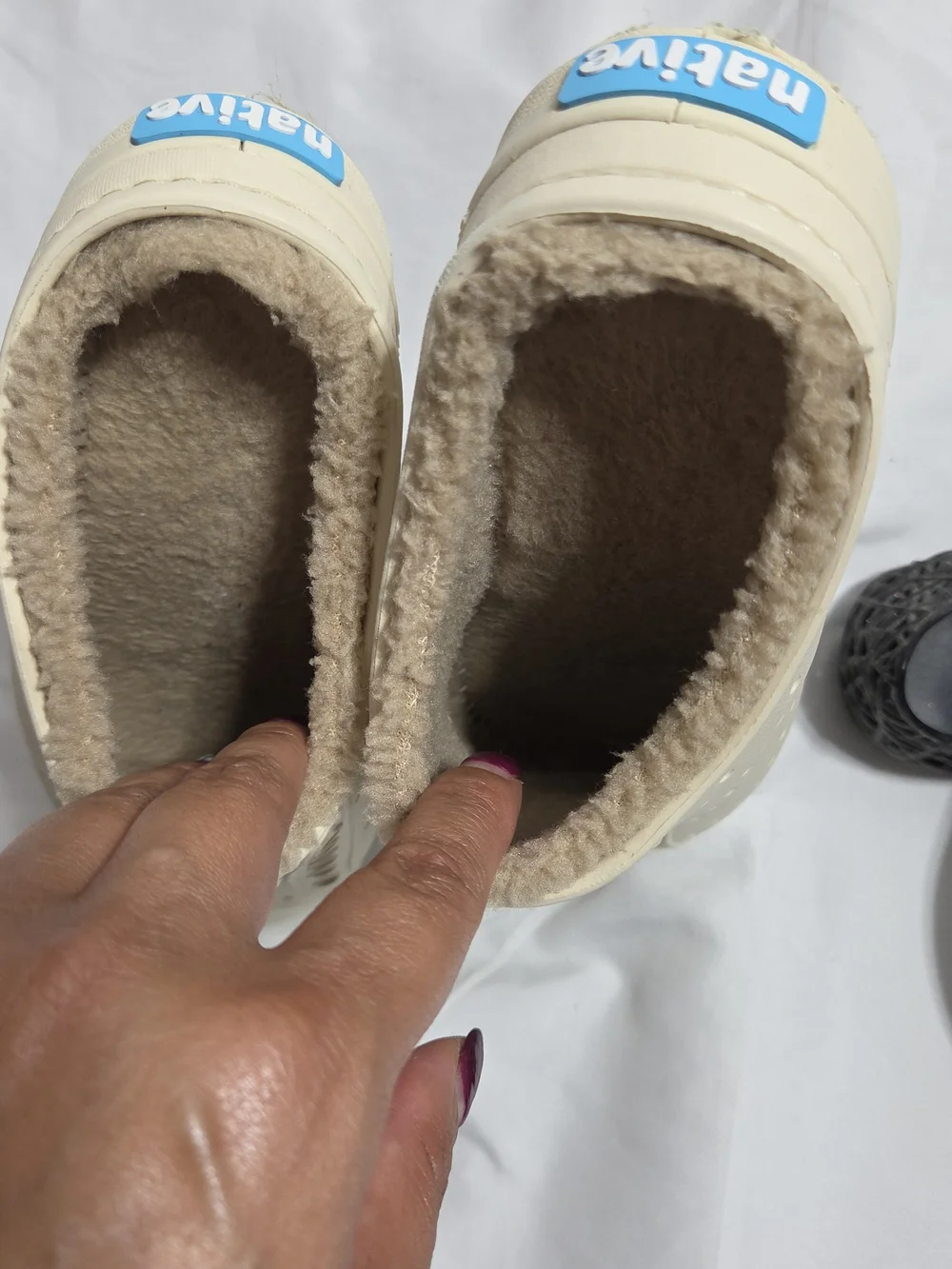NATIVE SHOES Kids Jefferson Cozy Cream Faux Shearling Lined Mules Size 12C